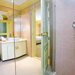 Отель Kingston Suites Bangkok 4* Улучшенный номер с различными типами кроватей фото 11