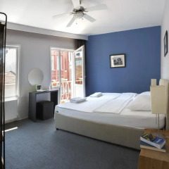 Hush Hostel Lounge Стандартный номер двуспальная кровать (общая ванная комната) фото 4
