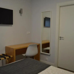 Отель Hostal Alborán Улучшенный номер с различными типами кроватей