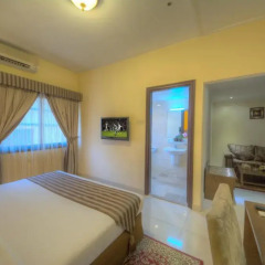 Hyde Park Hotel сейф в номере