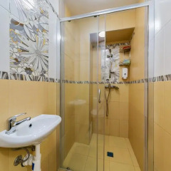 Гостиница HQ Hostelberry Кровать в общем номере с двухъярусной кроватью фото 50