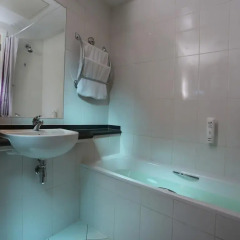 Отель Premier Inn Dubai International Airport 3* Стандартный номер с различными типами кроватей фото 2