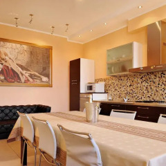Апартаменты Raina Lux Apartment гостиничный бар