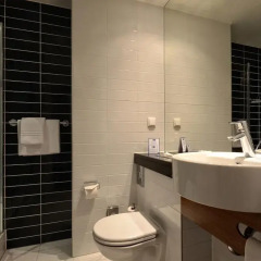 Отель Holiday Inn Express Warsaw Airport 3* Стандартный номер с различными типами кроватей фото 8