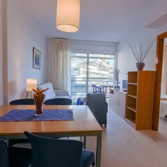 Отель Apartamentos S'abanell Central Park Испания, Бланес - отзывы, цены и фото номеров - забронировать отель Apartamentos S'abanell Central Park онлайн комната для гостей фото 2