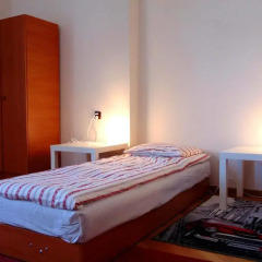 Отель B Movie Guest Rooms 2* Стандартный номер с 2 отдельными кроватями (общая ванная комната) фото 2