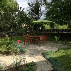 Отель Vitanova Guest House Боженци приотельная территория