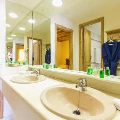 Отель Sands Beach Resort ванная