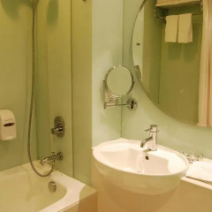 Отель Wharney Guang Dong Hong Kong 4* Улучшенный номер с различными типами кроватей фото 2