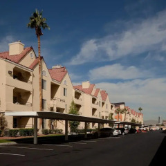 Отель Holiday Inn Club Vacations: Las Vegas at Desert Club Resort США, Лас-Вегас - отзывы, цены и фото номеров - забронировать отель Holiday Inn Club Vacations: Las Vegas at Desert Club Resort онлайн парковка