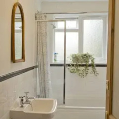 Апартаменты Poplar House Serviced Apartments ванная