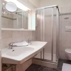 Отель Appartementhaus Residence Hirzer Тироло ванная фото 2