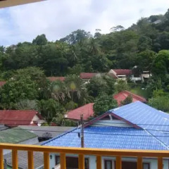 Отель Patong Bay Guesthouse балкон