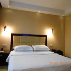 Dong Yi Business Hotel комната для гостей фото 5
