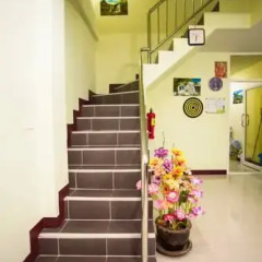 Отель Baan Prasert Guesthouse интерьер отеля