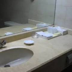 Отель Xian Dynasty Hotel Китай, Сиань - отзывы, цены и фото номеров - забронировать отель Xian Dynasty Hotel онлайн ванная фото 2