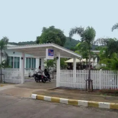 Отель Charlie's Bungalow Таиланд, Ко Сичанг - отзывы, цены и фото номеров - забронировать отель Charlie's Bungalow онлайн парковка