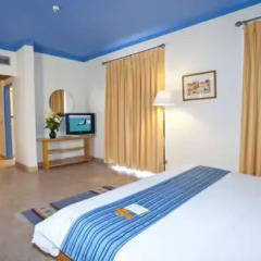 Отель Captain's Inn сейф в номере