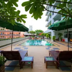 Отель Laurel Suite Бангкок бассейн