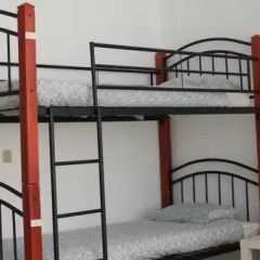 Отель Family & Fun !! Oporto Low Cost Rooms бассейн