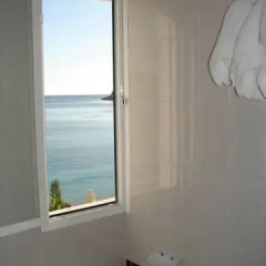 Отель Hostal Talamanca ванная