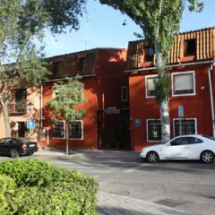Отель Hostal Cervantes парковка