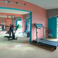 Отель Santa Fe Hotel США, Тамунинг - 4 отзыва об отеле, цены и фото номеров - забронировать отель Santa Fe Hotel онлайн фитнесс-зал фото 4