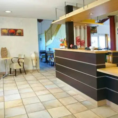 Отель CouettHotel Saint Jean dAngély Франция, Сен-Жан-д'Анжели - отзывы, цены и фото номеров - забронировать отель CouettHotel Saint Jean dAngély онлайн интерьер отеля