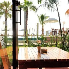 Отель The Sea House Beach Resort балкон
