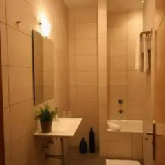 Отель Apartamentos KM1 Lavapies Мадрид ванная фото 2
