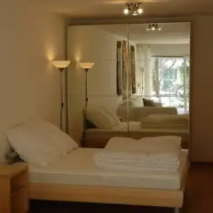 Апартаменты Nanuk Apartment 2 Мюнхен комната для гостей фото 2