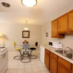 Отель Colonial Square Inn & Suites в номере