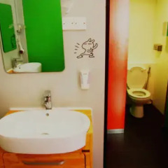 Woke Home Capsule Hostel ванная