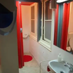 Отель LxCorner Hostel Португалия, Лиссабон - отзывы, цены и фото номеров - забронировать отель LxCorner Hostel онлайн ванная