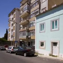 Отель Pensao Residencial 13 da Sorte Лиссабон парковка