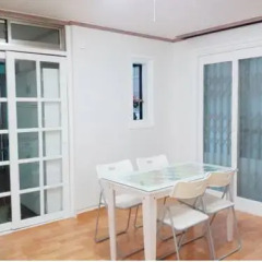Отель Sinchon Alpha Guest House 4 балкон