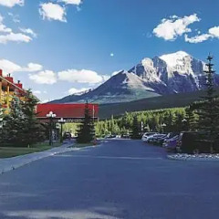Post Hotel and Spa Лейк Луиз парковка