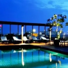 Отель Luxe Residence бассейн