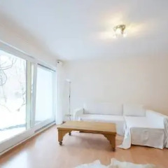 Апартаменты Nanuk Apartment 2 Мюнхен комната для гостей фото 3