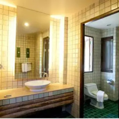 Отель Tanaosri Resort ванная фото 2