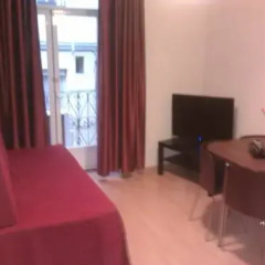 Апартаменты Km1 Atocha Apartments комната для гостей фото 2