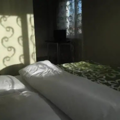 Гостиница Hostel Millenium na Bagnyuka в Омске 10 отзывов об отеле, цены и фото номеров - забронировать гостиницу Hostel Millenium na Bagnyuka онлайн Омск комната для гостей фото 4