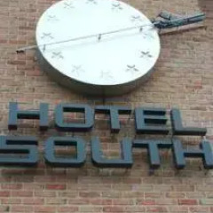 Hotel South Charleroi Airport бассейн
