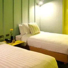 Отель The Heritage Hotels Bangkok Бангкок сейф в номере