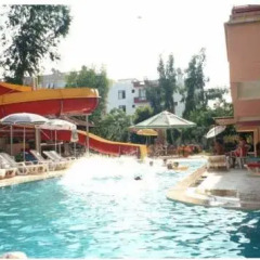 Holiday World Hotel бассейн фото 3