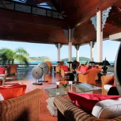 Отель The Royal Phuket Yacht Club гостиничный бар
