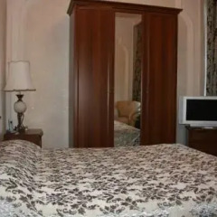 Гостиница Zhemchuzhina Hotel в Новосибирске отзывы, цены и фото номеров - забронировать гостиницу Zhemchuzhina Hotel онлайн Новосибирск комната для гостей фото 4