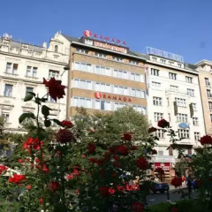 Отель Ramada by Wyndham Prague City Centre вид на фасад