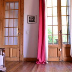 Отель El Capricho del Tigre Bed & Breakfast Тигре сейф в номере