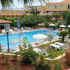 Апартаменты Silvia Apartments бассейн фото 2